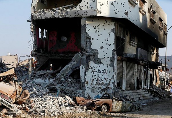 Remains of cars and buildings after security crackdown on Shiite Awamiya town, Saudi Arabia's eastern Qatif Province, 9 August 2017 (Reuters)